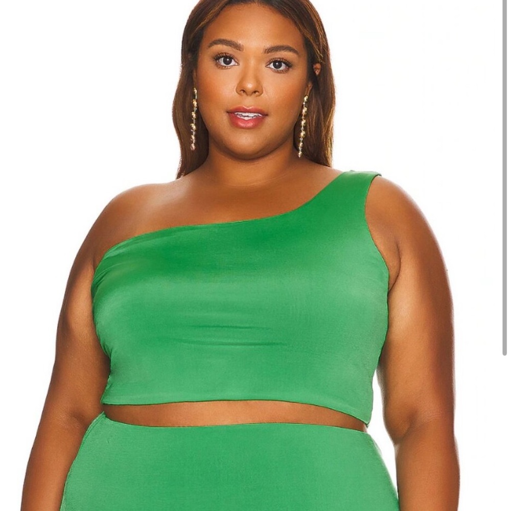 Revolve x Remi One Shoulder Green
Cropped Tank